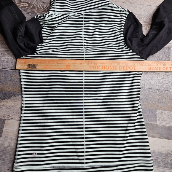 Lululemon Daily Yoga Jacket Size 4 Mint Green + Black Stripes - Picture 12 of 13